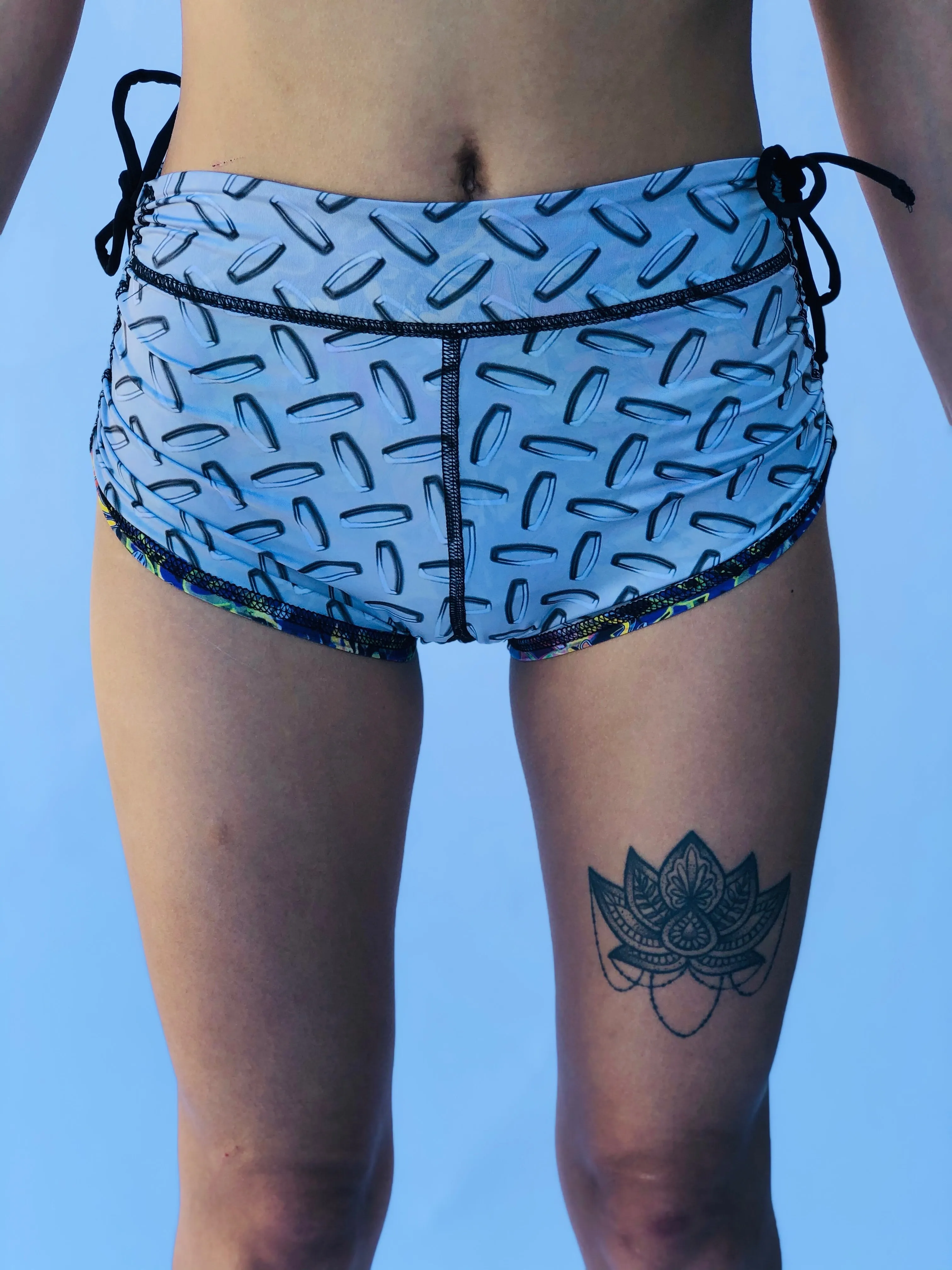 DRAWSTRING SHORTS GRAFFITI/BUNS OF STEEL