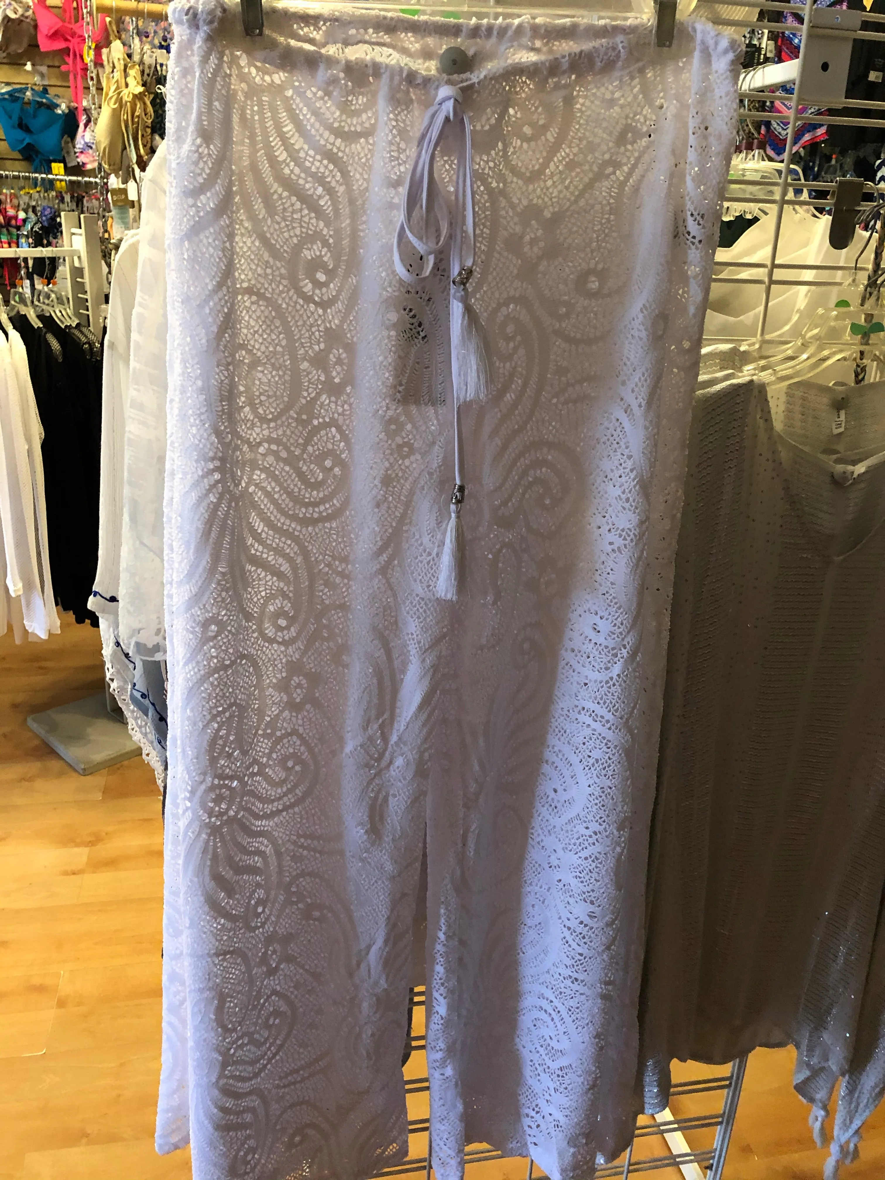 White lace stretch pants